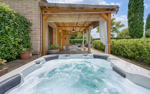 Capanna Di Elfo: Swimming Pool, Resort, Furniture, Flowerpot, Eco Hotel, Leisure, Houseplant, Outdoor Furniture, Bathtub