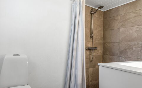 Ilsebeth - 400M from the Sea: Flooring, Floor, Bathroom, Plumbing Fixture, Toilet, Toilet Seat, Interior Design, Plumbing, Room, Tile