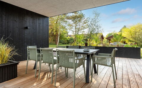 Hortense - 900M from the Sea: Roof, House, Home, Cottage, Door, Siding, Estate, Lawn, Yard, Porch