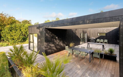 Hortense - 900M from the Sea: Roof, House, Home, Cottage, Door, Siding, Estate, Lawn, Yard, Porch