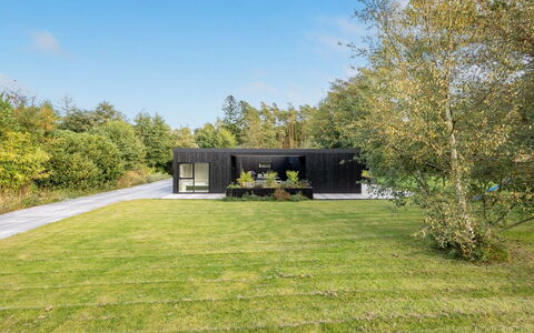 Hortense - 900M from the Sea: Roof, House, Home, Cottage, Door, Siding, Estate, Lawn, Yard, Porch