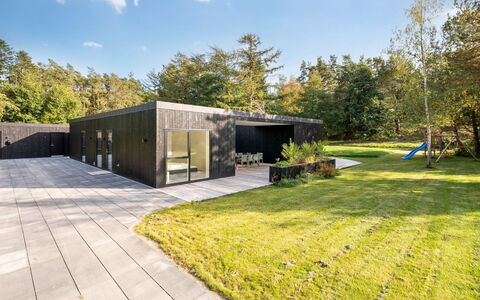 Hortense - 900M from the Sea: Roof, House, Home, Cottage, Door, Siding, Estate, Lawn, Yard, Porch