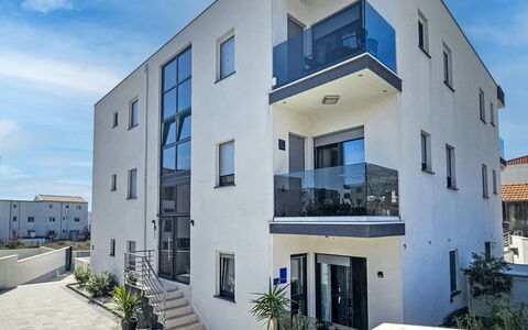 Sole: Apartment, Urban Design, Balcony, Concrete, Condominium, Hotel