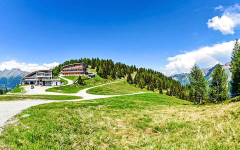 Carlotta: Mountainous Landforms, Mountain, Hill, Mountain Range, Highland, Landscape, Hill Station, Valley, Ridge, Tourist Attraction