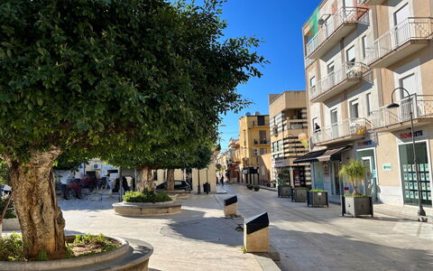 Balestrate 225: Building, Road Surface, Town, City, Neighbourhood, Residential Area, Public Space, Street, Urban Design, Human Settlement