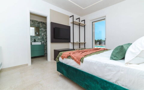 Villa Donnosanto a 5 Minuti Da Spiaggia. Ostuni 10: Interior Design, Flooring, Floor, Wall, Furniture, Wood, Ceiling, Bedroom, Bed, Room