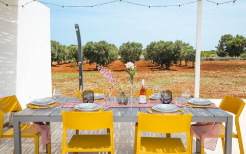 Villa Donnosanto a 5 Minuti Da Spiaggia. Ostuni 10: Furniture, Chair, Table, Outdoor Furniture, Kitchen & Dining Room Table, Outdoor Table, Restaurant, Tableware, Dining Room, Tablecloth
