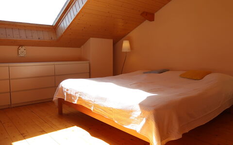 Saci: Bed, Bedroom, Floor, Flooring, Wood, Furniture, Interior Design, Bed Sheet, Bedding, Ceiling