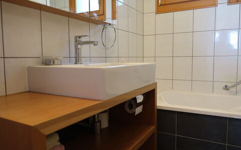 Saci: Bathroom Sink, Bathroom, Plumbing Fixture, Sink, Flooring, Interior Design, Floor, Tap, Mirror, Plumbing
