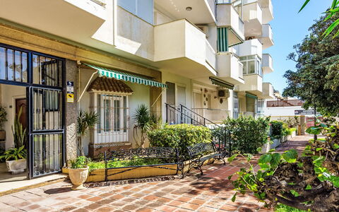 Aloha: Apartment, Condominium, Hotel