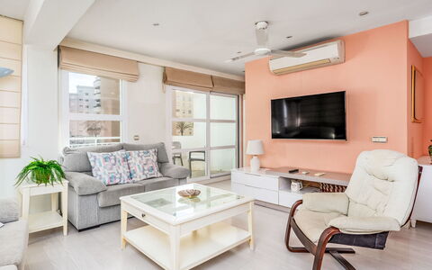 Aloha: Apartment, Condominium, Hotel