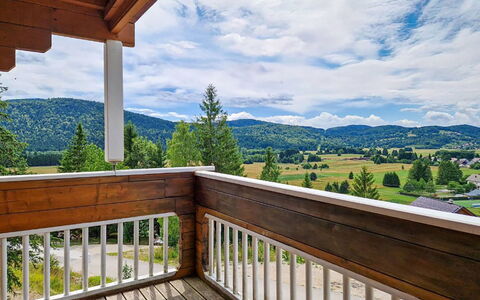 Lea: Wood, Porch, Hardwood, Wood Stain, Deck, Mountain Range, Ceiling, Plank, Wood Flooring, Larch
