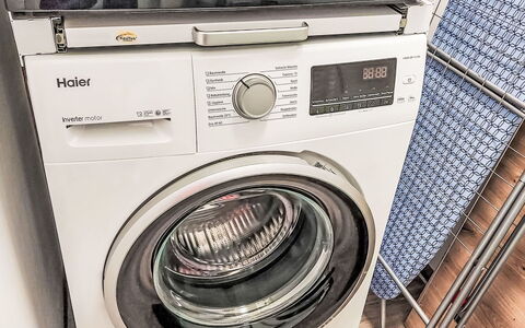 Engel-Landeplatz: Washing Machine, Major Appliance, Clothes Dryer, Home Appliance, Kitchen Appliance, Laundry Room, Laundry, Small Appliance, Kitchen