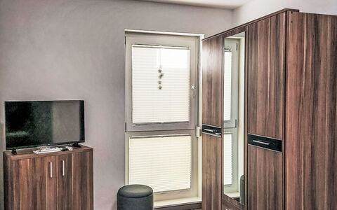 Engel-Landeplatz: Interior Design, Furniture, Flooring, Floor, Room, Ceiling, Bedroom, Bed, Wood Stain, Hardwood