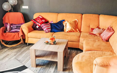 Ludmilla: Furniture, Couch, Interior Design, Flooring, Wood, Floor, Living Room, Textile, Room, Lighting