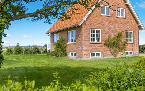 Freja - 12Km from the Sea: Estate, Shade, Driveway, Farmhouse