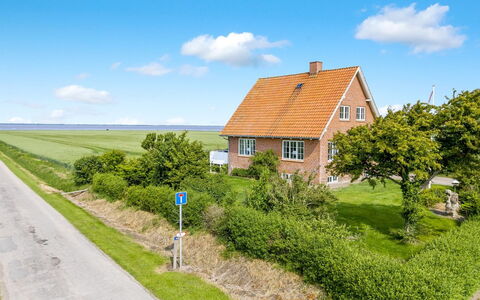 Freja - 12Km from the Sea: Estate, Shade, Driveway, Farmhouse