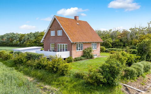 Freja - 12Km from the Sea: Estate, Shade, Driveway, Farmhouse