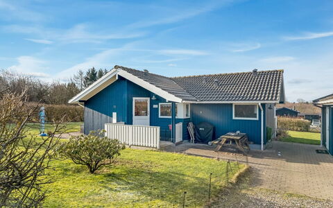 Anline - 600M to the Fjord: Interior Design, Ceiling, Apartment, Flooring, Furniture, Floor, Room, Lighting, Home, Couch