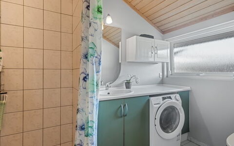 Anline - 600M to the Fjord: Interior Design, Ceiling, Apartment, Flooring, Furniture, Floor, Room, Lighting, Home, Couch