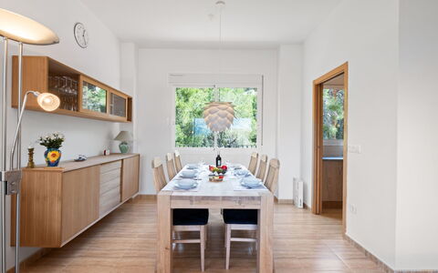 Vista Bernia: Furniture, Interior Design, Flooring, Wall, Table, Floor, Wood, Dining Room, Kitchen & Dining Room Table, Chair