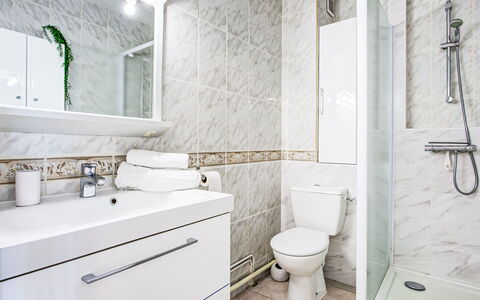 Les Rives du Soleil: Bathroom, Plumbing Fixture, Flooring, Interior Design, Floor, Sink, Toilet, Bathroom Sink, Tap, Plumbing