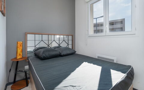 La Dune: Bedroom, Floor, Interior Design, Flooring, Bed, Furniture, Bedding, Bed Sheet, Room, Lighting
