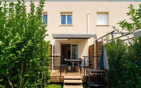 La Dune: Garden, Shade, Backyard, Yard, Outdoor Furniture, Chair, Landscaping, Porch, Courtyard, Balcony
