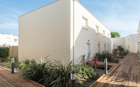 La Dune: Residential Area, Apartment, Shade, Driveway, Balcony, Walkway, Courtyard