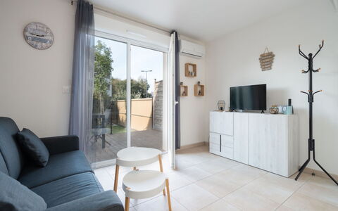 La Dune: Wall, Flooring, Furniture, Interior Design, Floor, Lighting, Apartment, Ceiling, Room, Living Room