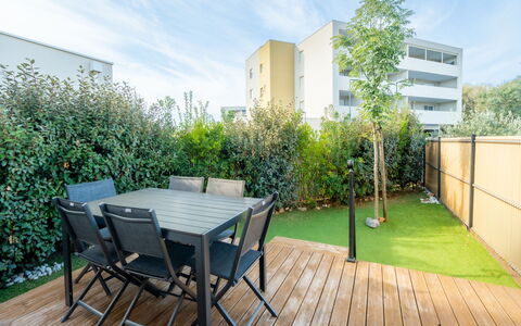 La Dune: Garden, Shade, Landscaping, Backyard, Yard, Lawn, Courtyard, Eco Hotel, Balcony, Artificial Turf