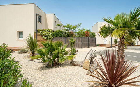 La Dune: Garden, Landscaping, Shade, Driveway, Yard, Walkway, Backyard, Hacienda