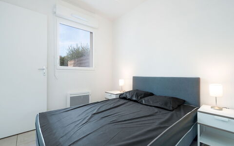 La Dune: Bed, Bedroom, Furniture, Interior Design, Bedding, Bed Sheet, Ceiling, Room, Floor, Lighting