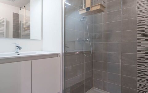 La Dune: Bathroom, Flooring, Plumbing Fixture, Floor, Interior Design, Plumbing, Tile, Bathroom Cabinet, Bathroom Sink, Mirror