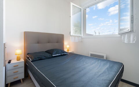 La Dune: Furniture, Bed, Bedroom, Interior Design, Bedding, Bed Sheet, Floor, Wood, Room, Flooring