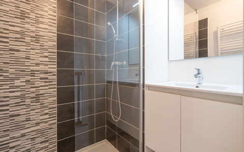 La Dune: Bathroom, Flooring, Plumbing Fixture, Floor, Interior Design, Tile, Plumbing, Mirror, Composite Material, Bathroom Cabinet
