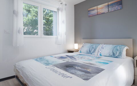 La Dune: Bed, Furniture, Bedroom, Interior Design, Bedding, Bed Sheet, Linens, Floor, Room, Home