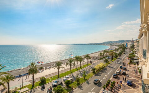 Baie Azur: Blue, Body Of Water, Water, Coast, Horizon, Sea, Coastal And Oceanic Landforms, Beach, Shore, Summer