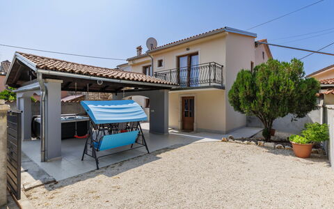 Mauro: House, Home, Door, Shade, Balcony, Driveway, Awning, Outdoor Structure, Courtyard, Houseplant