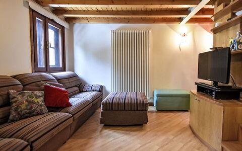 Cascata: Furniture, Wood, Interior Design, Flooring, Kitchen, Cabinetry, Floor, Room, Major Appliance, Cupboard