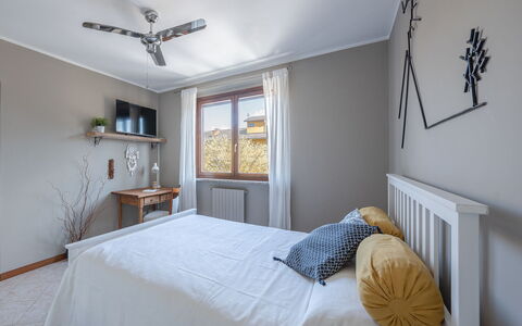 La Casa del Saggio: Bed, Furniture, Interior Design, Bedding, Bedroom, Bed Sheet, Wall, Wood, Ceiling, Room