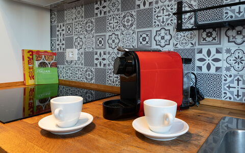 La Casa del Saggio: Small Appliance, Kitchen Appliance, Serveware, Tile, Cup, Porcelain, Kitchen, Ceramic, Shelving, Teacup