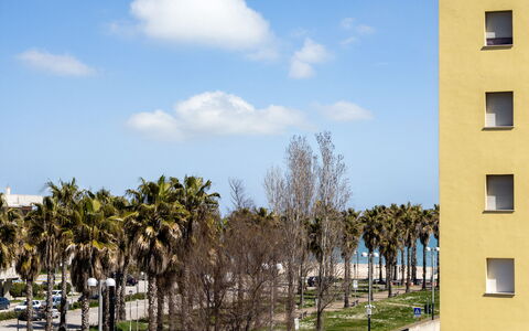 Suite Artemare: Daytime, Apartment, Residential Area, Condominium, Urban Design, Woody Plant, Balcony