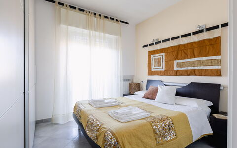 Suite Artemare: Bed, Furniture, Bedroom, Interior Design, Bedding, Bed Sheet, Wall, Floor, Wood, Flooring