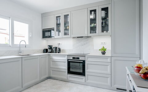 Aurora Boreal: Kitchen, Cabinetry, Interior Design, Kitchen Appliance, Countertop, Flooring, Major Appliance, Lighting, Furniture, Cupboard