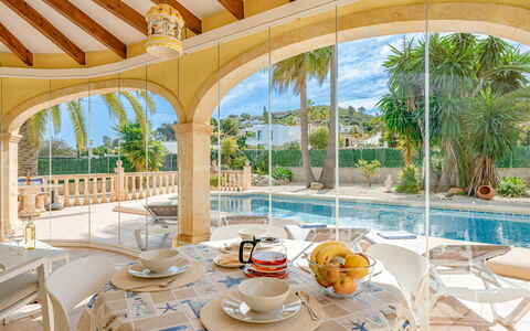 Aurora Boreal: Furniture, Resort, Home, Chair, Estate, Eco Hotel, Villa, Houseplant, Kitchen & Dining Room Table, Swimming Pool