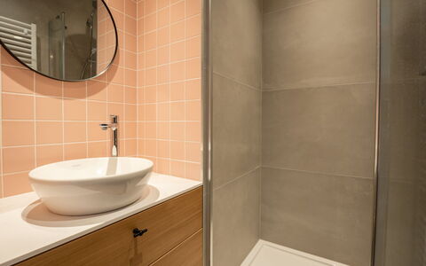 Les Citrinelles with Parking: Bathroom, Flooring, Wall, Floor, Interior Design, Plumbing Fixture, Bathroom Sink, Bathroom Cabinet, Plumbing, Brown