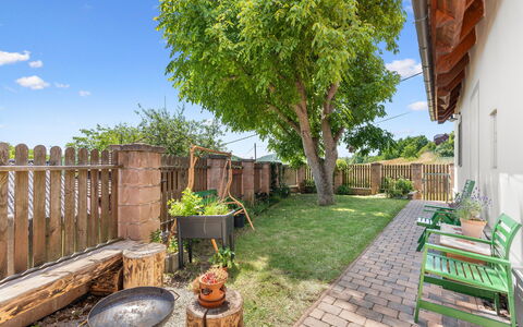 Svatá: Garden, Spring, Shade, Fence, Outdoor Furniture, Backyard, Yard, Wood Stain, Landscaping, Lawn