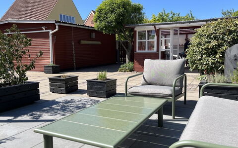 Helemine - 900M from the Sea: Estate, Shade, Driveway, Farmhouse