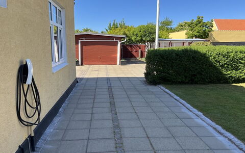 Helemine - 900M from the Sea: Estate, Shade, Driveway, Farmhouse